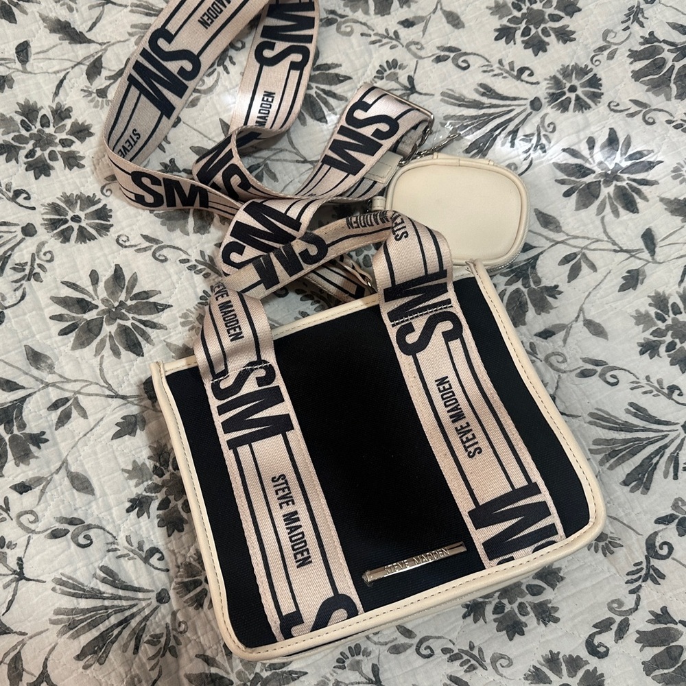 Steve Madden Black and Cream Crossbody